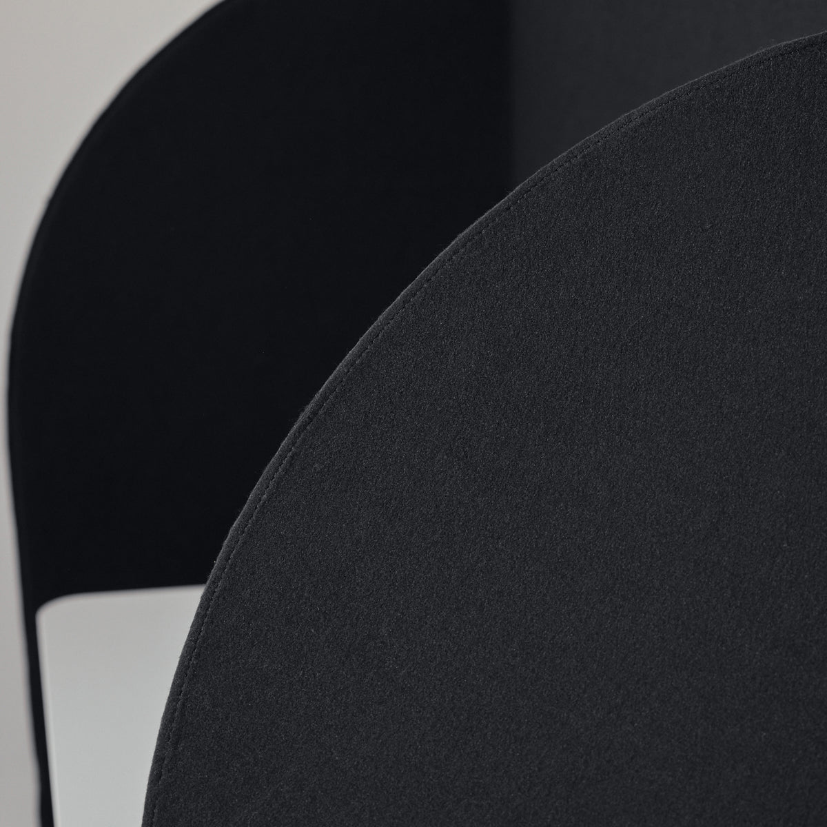 Close-up of the black fabric corner of the Easy School foldable floor screen
