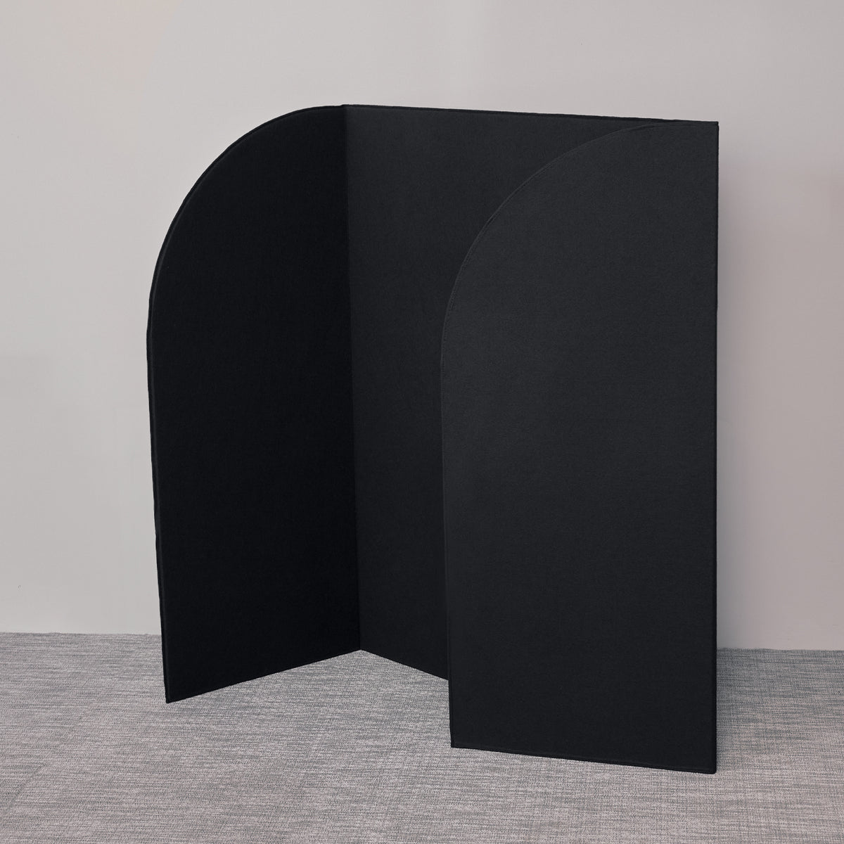 Black Easy School foldable floor screen standing alone, viewed at an angle