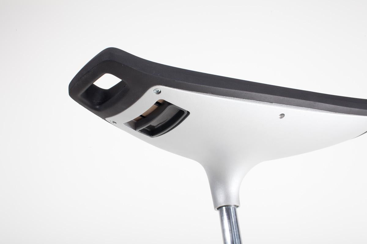 Close-up of the ESD protected FIN leaning chair seat showing the moulded slots