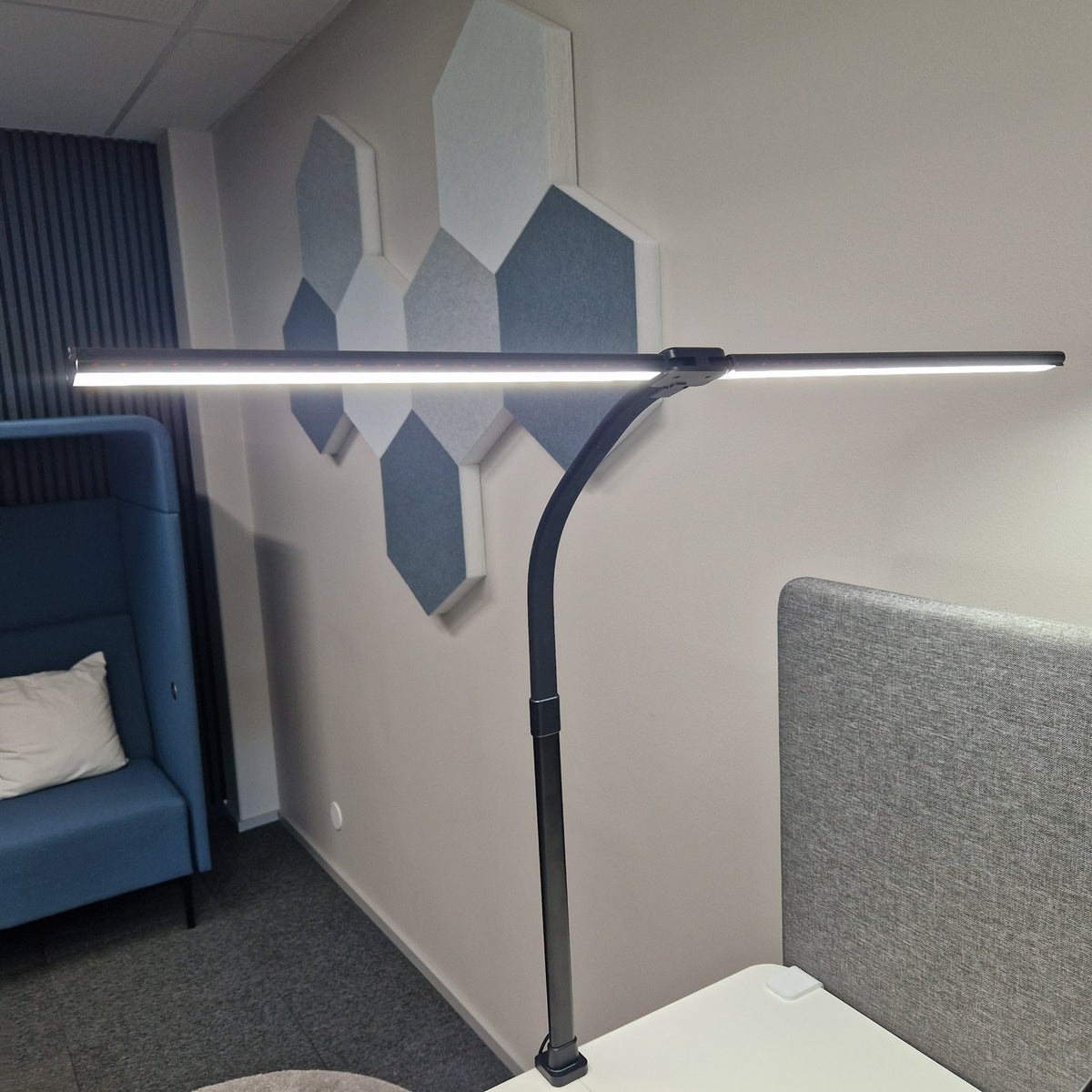 Outlet - DUO Led valaisin, musta - esittelykäytössä ollut