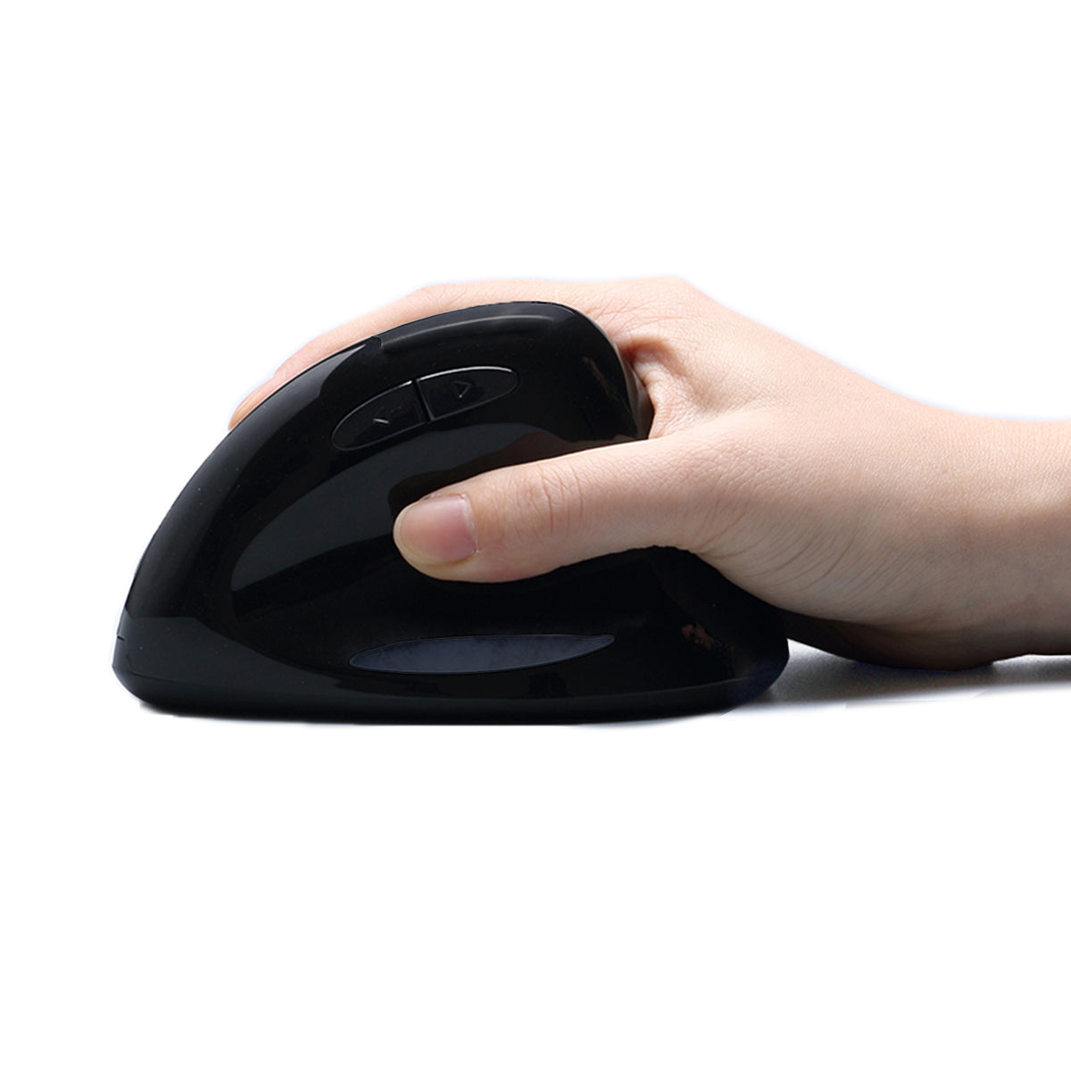 Hand resting on the iMouse E30 vertical mouse to show the grip position