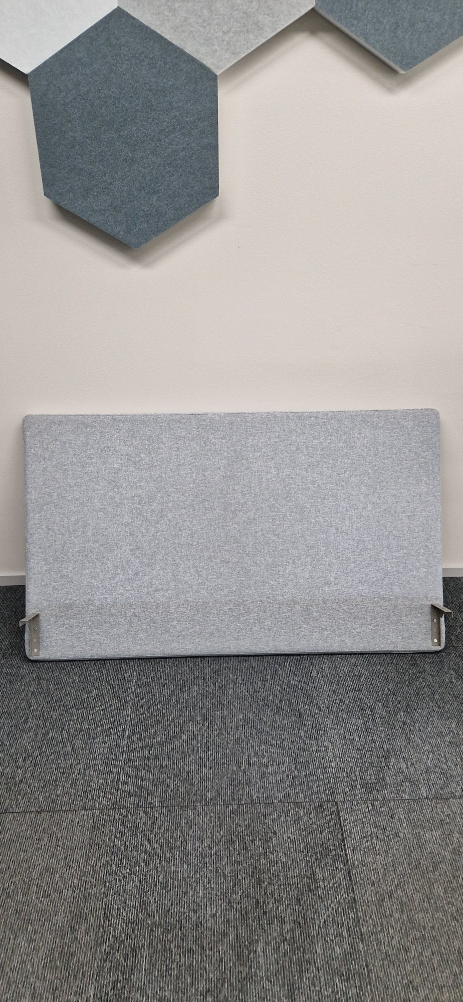 Outlet - Äänieristesermi harmaa 1200*700*40mm, Cover 87 - esittelykäytössä ollut