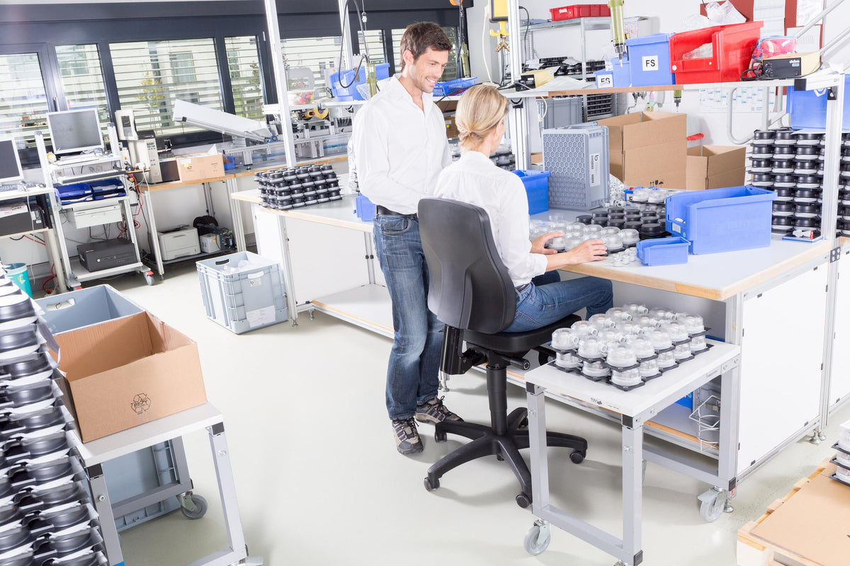 Production hall with All-In-One Trend 3 work chairs at assembly benches