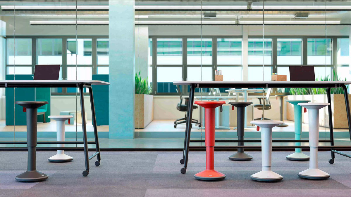 Teal-walled office with UPis1 active chairs at height-adjustable desks